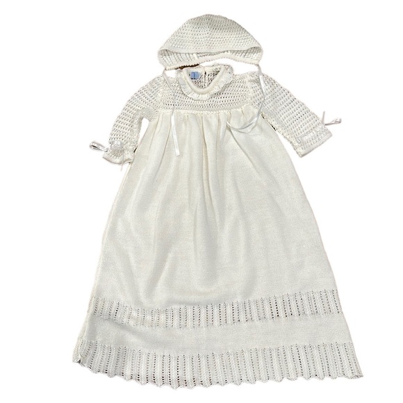 baby crest Other - Newborn delicately knit white long sleeve dress with bonnet